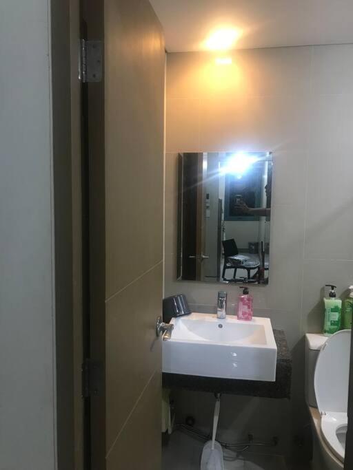 Apartment Lovely 2 Bed Infront Of Naia Terminal 3 Manila
